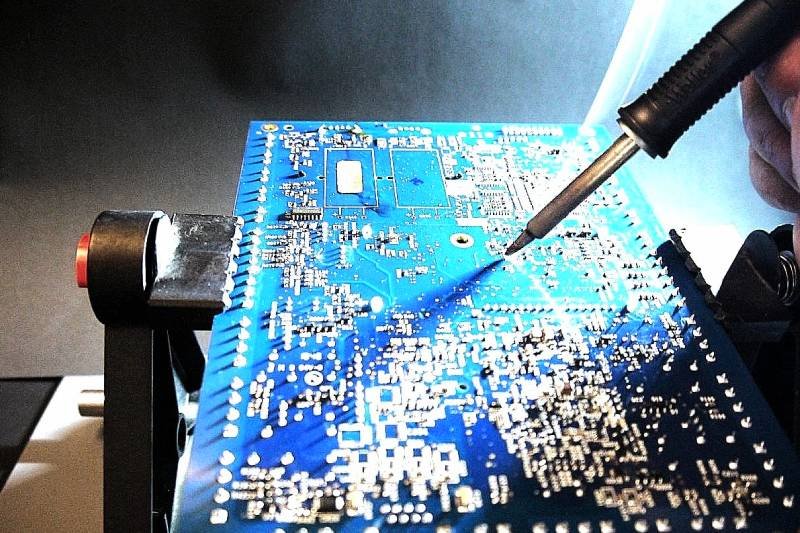 Reparación electrónica de precisión